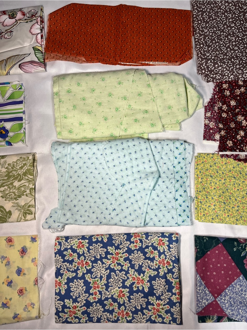 Lot of 14 Vintage Cotton Quilting Fabric Pieces Florals Craft Sewing Mixed Sizes - Picture 3 of 6